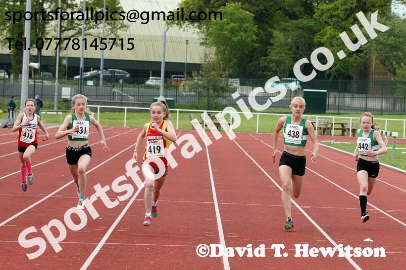 Girls under-13s 200 metres, 2019 North Eastern Track and Field Champs., Middlesbrough. Photo:  David T. Hewitson/Sports for All Pics